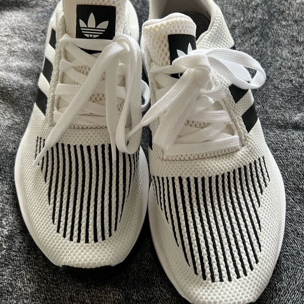 Adidas Swift Run
